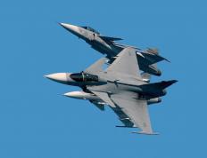 世俱杯分组-极速街区与飞天篮网，当赛道缠斗遇见球场魔术