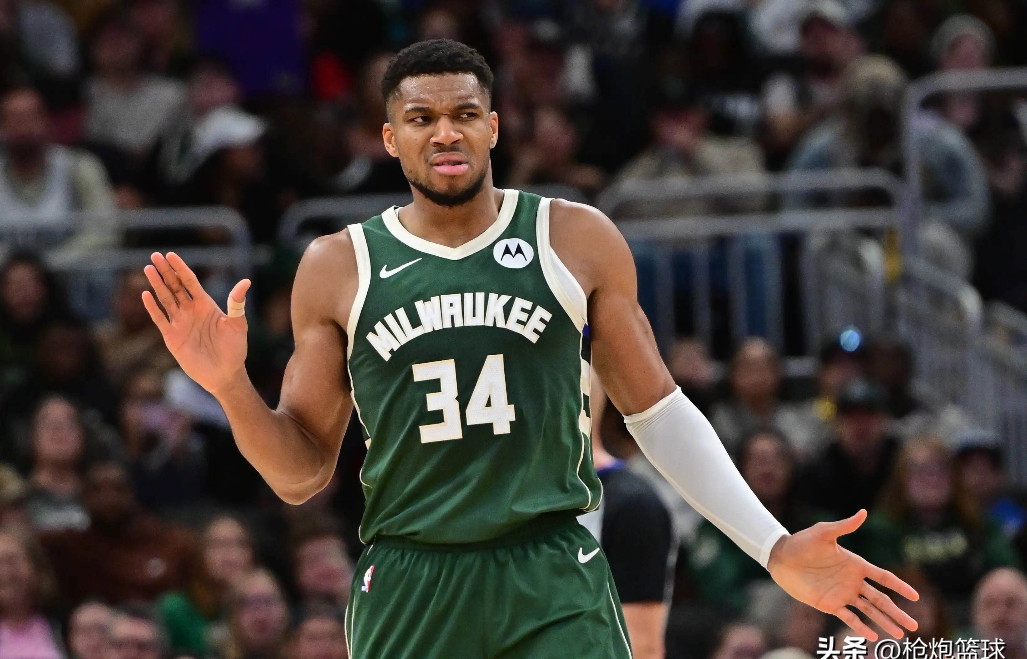 世俱杯-包含雄鹿击败猛龙，字母哥砍下三双数据的词条