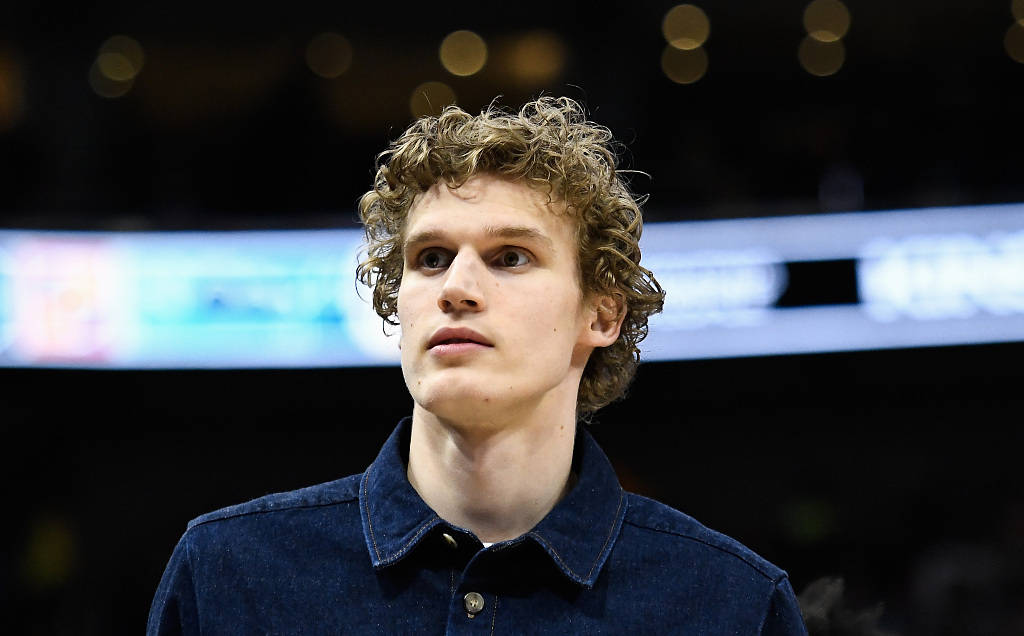 世俱杯-马刺客场战胜爵士，反弹获胜的简单介绍