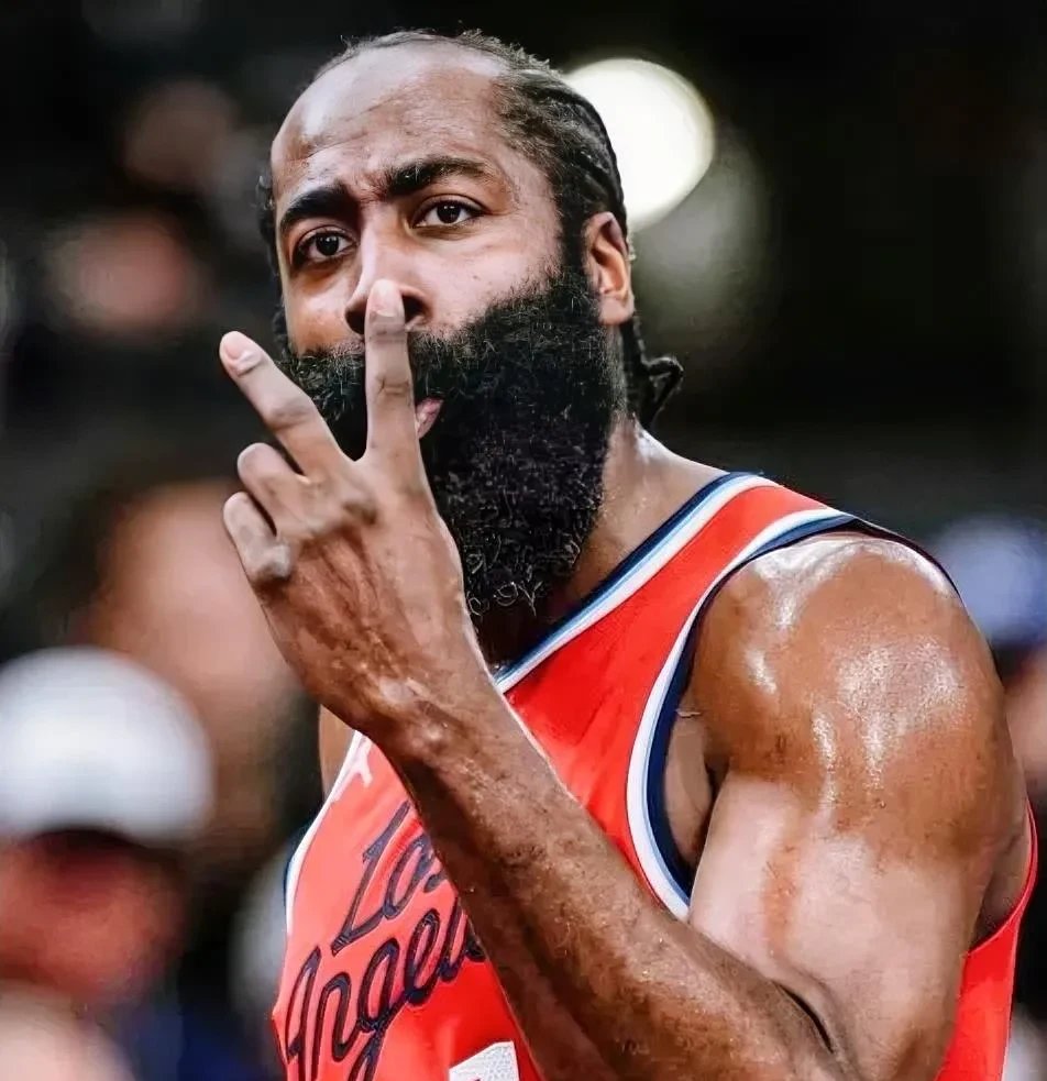 世俱杯参赛资格-凯尔特人惨败热火，哈登遭遇封盖惨案