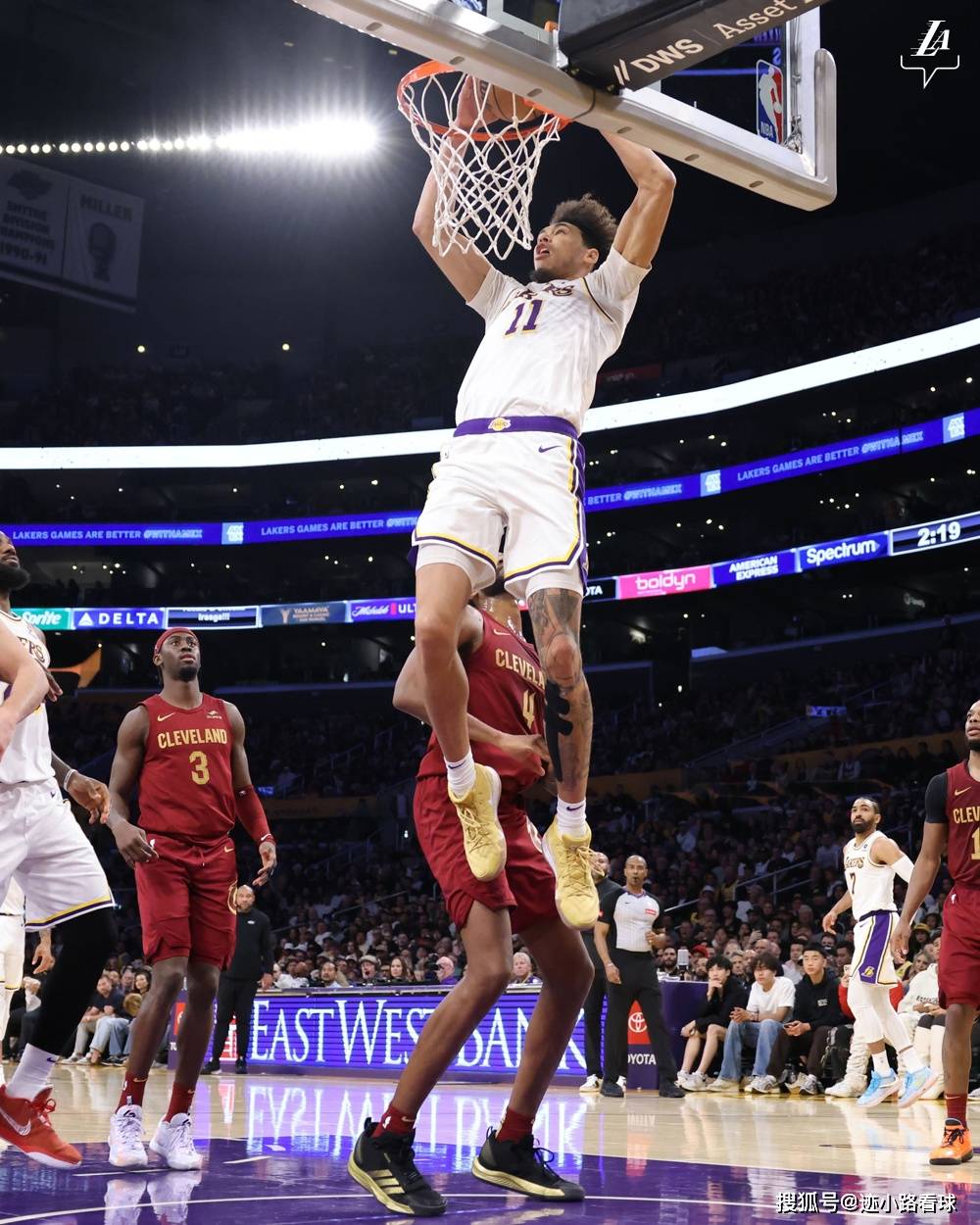 世俱杯决赛-湖人大胜勇士，保罗表现突出