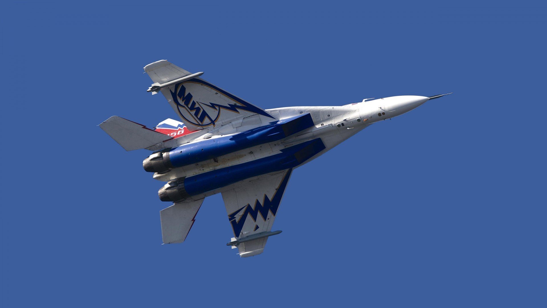 世俱杯决赛-F1年度争冠之夜与布克状态火热的体育交响曲，巅峰时刻的跨界共鸣