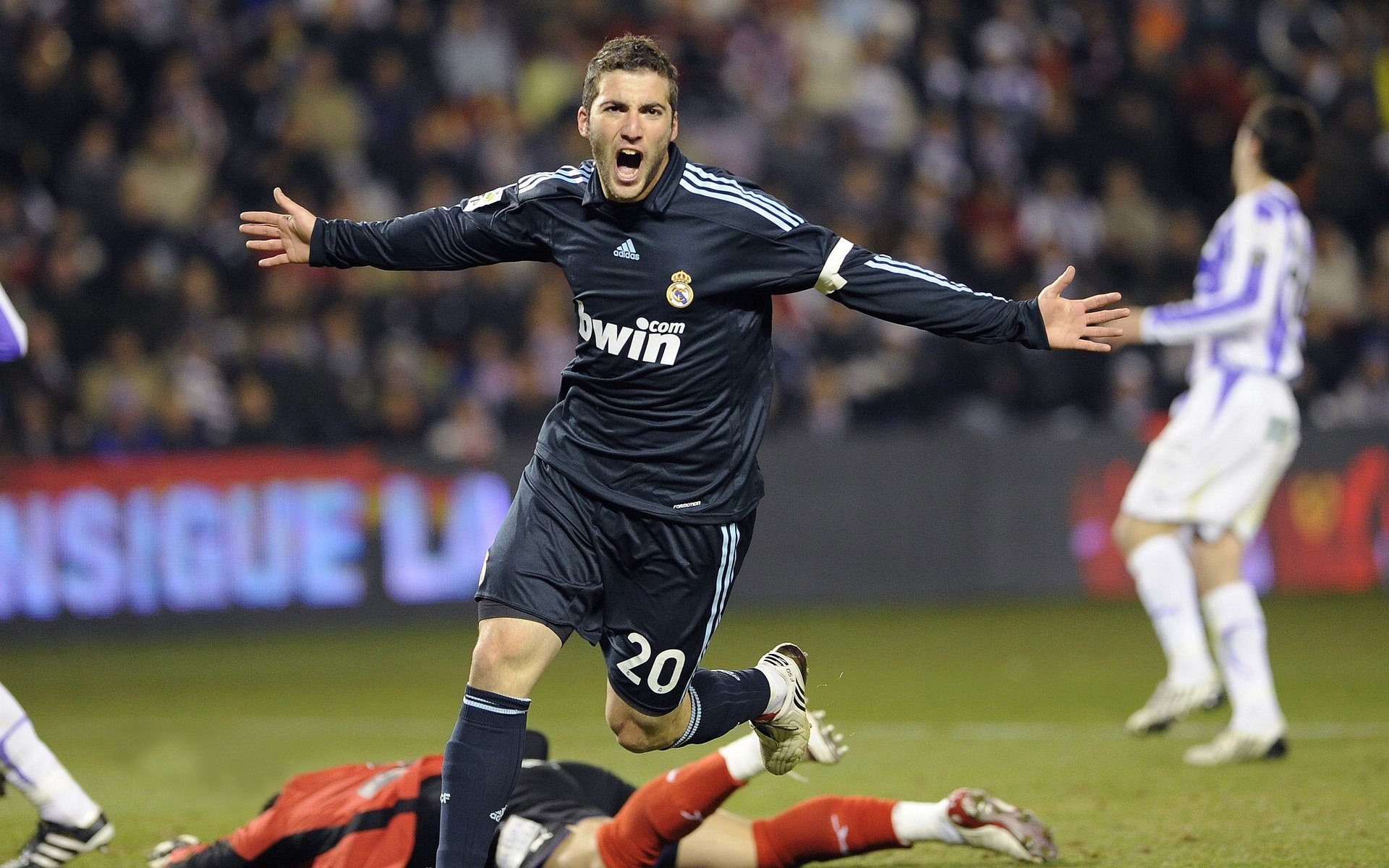 世俱杯直播-北境冰霜与明尼苏达寒流,马克西的制胜魔术撕裂狼群防线